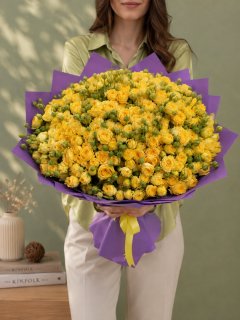 Монобукет из жёлтых кустовых роз