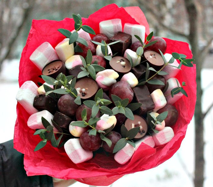 Съедобный сладкий букет «Сладкая полянка» — доставка цветов Королёве