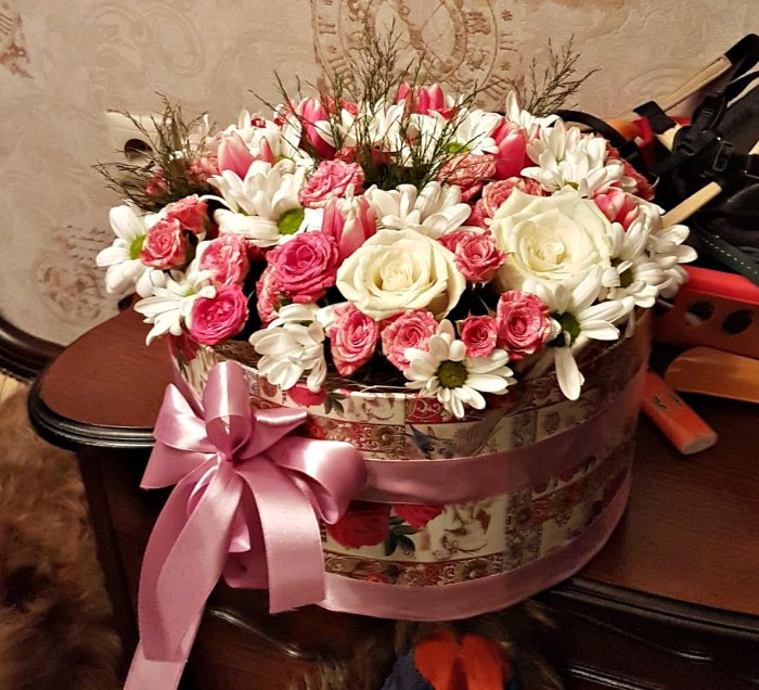 Цветы в коробочке «Розовое поле» — доставка цветов Королёве